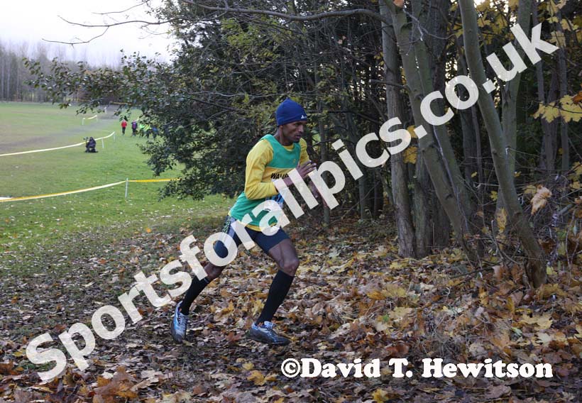 Yared Hagos (Wallsend) leads the senior mens NEHL, Jarrow. David T. Hewitson/Sports for All Pics